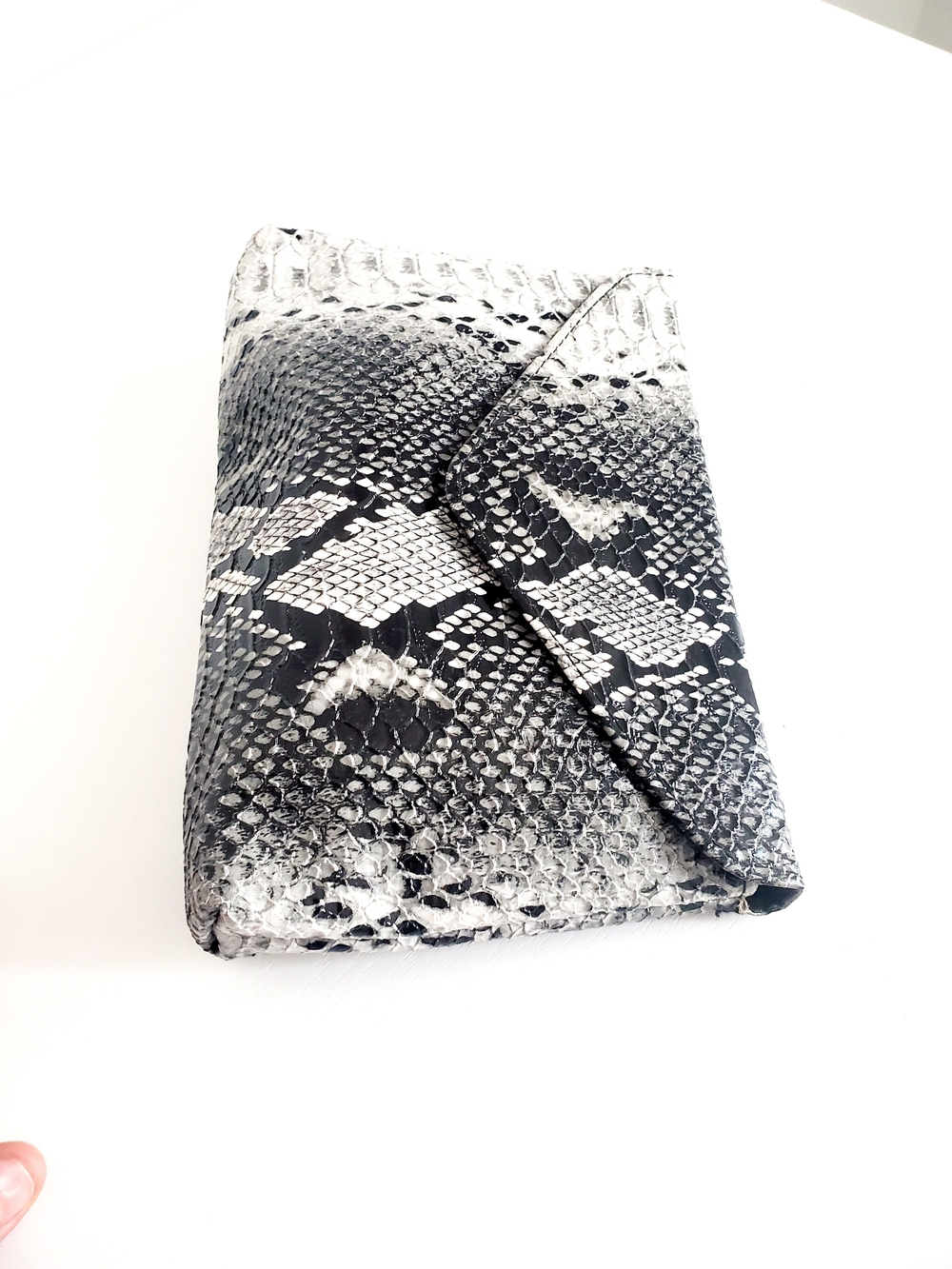 Python-Print Envelope Clutch - Black & White - Picture 4 of 5
